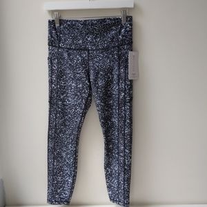 Athleta Ultimate Stash 7/8 Tights Black White Print Women's Medium